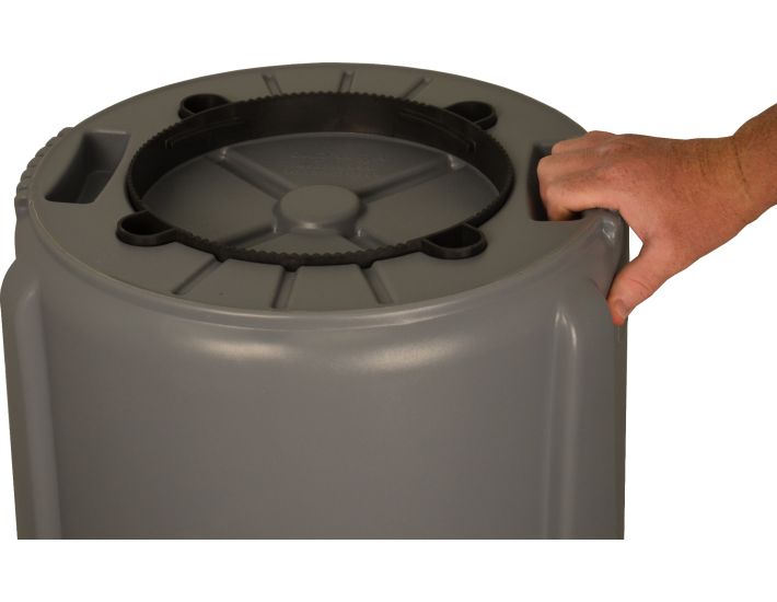 VCR32DGRN-HD Vulcan HD Heavy Duty Round Container with Venting Channels - 32 Gallon Capacity - 22 5/8" Dia. x 28" H - Dark Green in Color